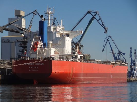 Déchargement du navire CEPHEUS OCEAN