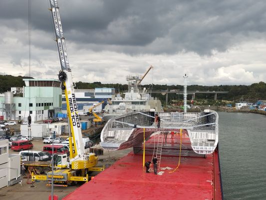 Unloading a catamaran hull